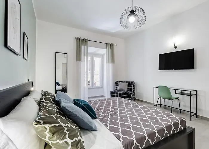 Vatican Modern 3br With Comfort & Space Apartment