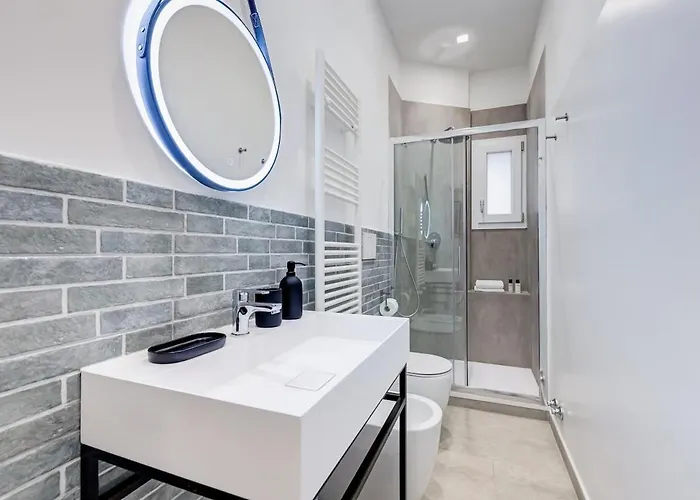 Vatican Modern 3br With Comfort & Space Apartment