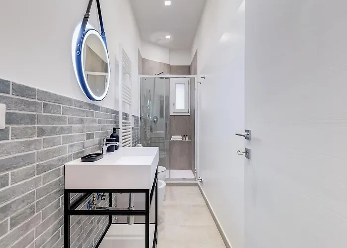 Vatican Modern 3br With Comfort & Space Apartment